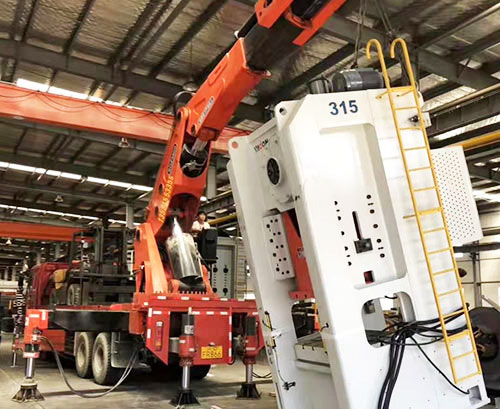 嘉积镇附近随车吊出租，轻松解决运输难题