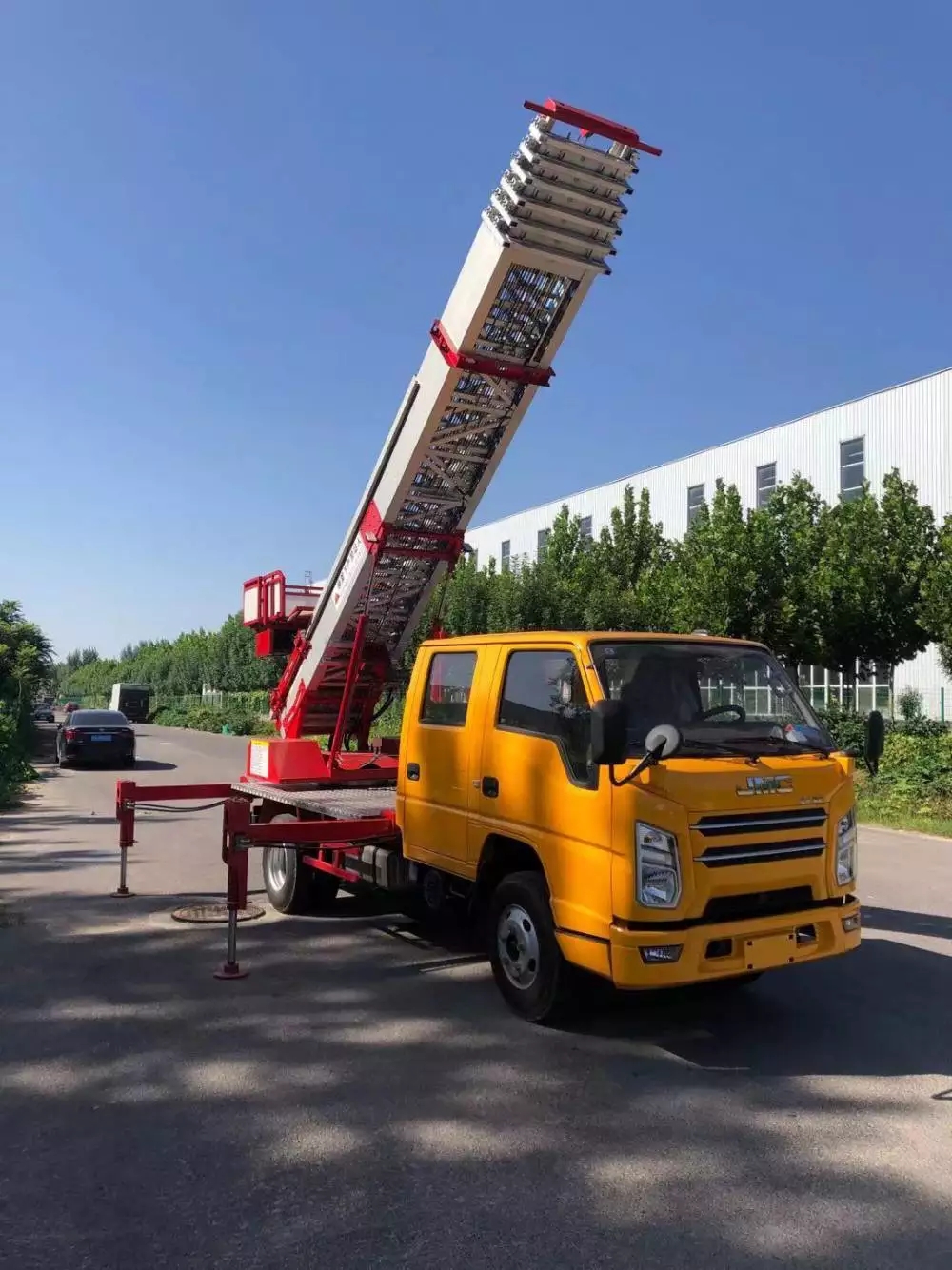 嘉积镇附近的云梯车出租服务：轻松解决高空作业需求